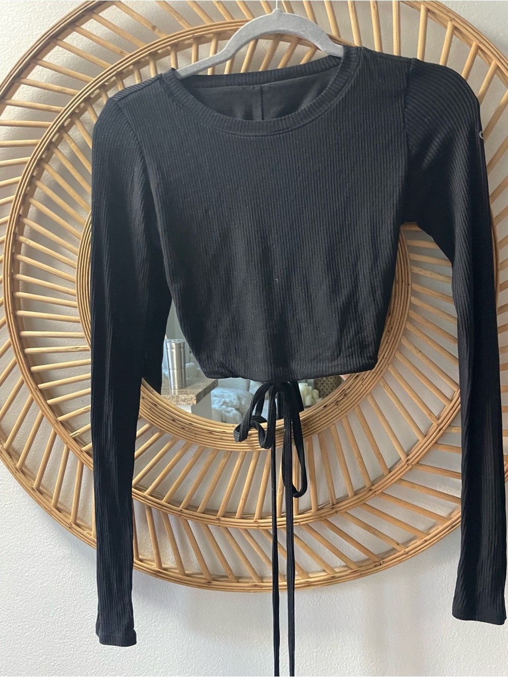 ALO yoga brand Black Long-Sleeve Ribbed Tie-Waist Crop Top size small